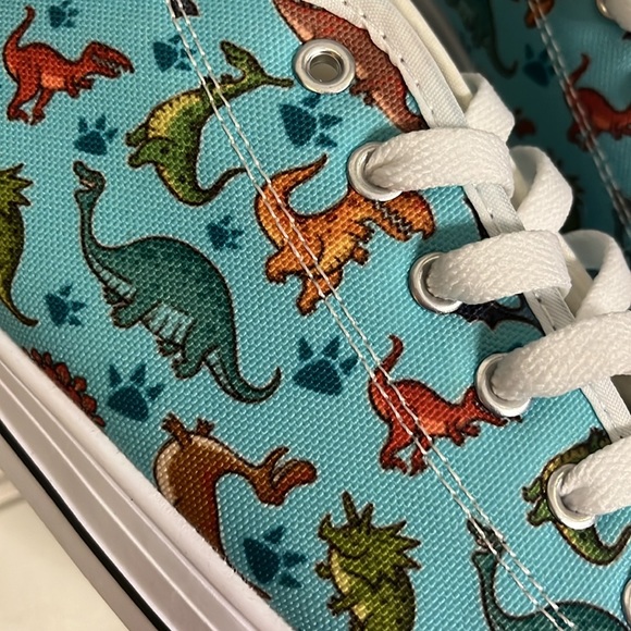 Dinosaur Low Top White Canvas Sneakers women’s 11. Men 8.5. Like new turquoise - Picture 3 of 9